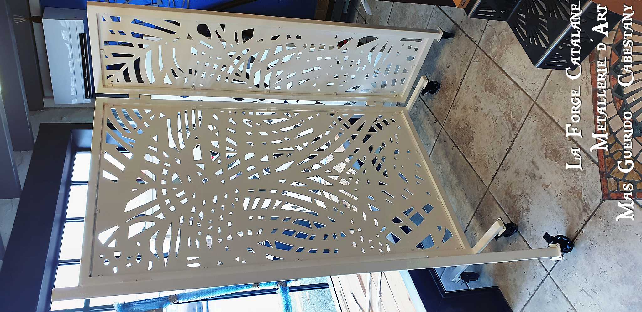 brise vue mobile avec decoupe laser vegetal forge catalane.jpg